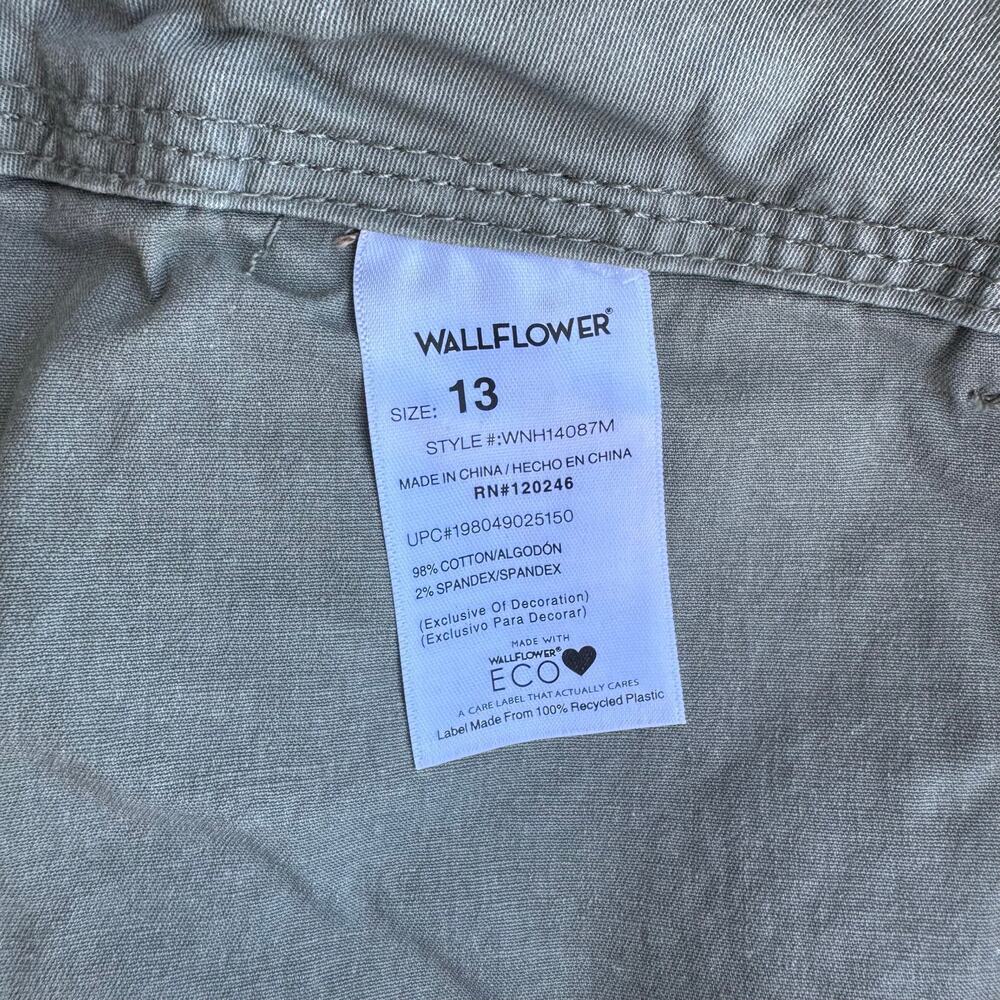 Wallflower Luscious Curvy Fit Cargo Crop Pants Green Drawstring Hem Size 13 - Picture 7 of 8